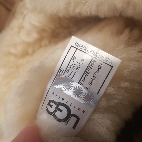 UGG Premium Classic Tall 3-Button Boots / chestnut - Picture 9 of 10